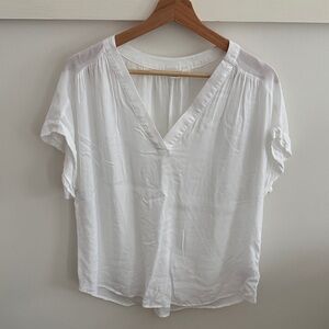 Gap Women’s White V-Neck Blouse Short Sleeve Lightweight Top Rayon Size M
